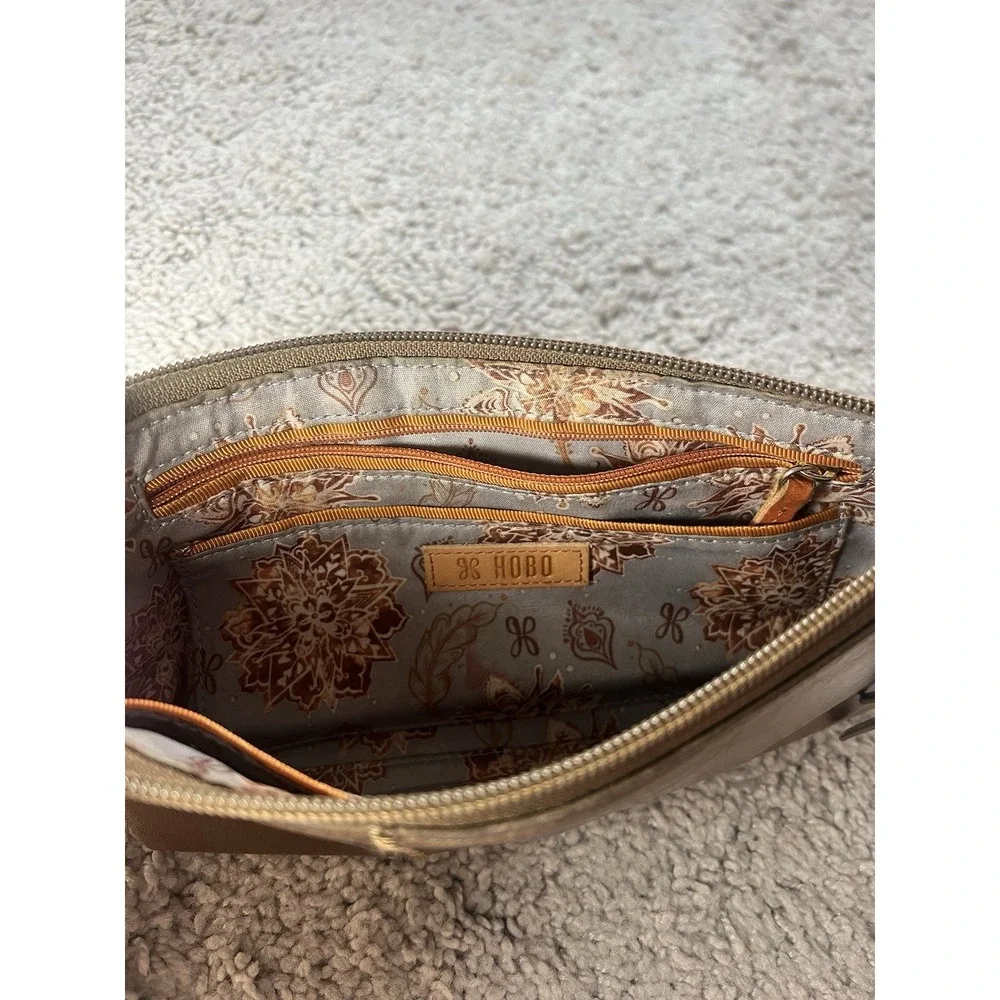 Hobo‎ International Brown Leather Wristlet Clutch Purse Zip Closure